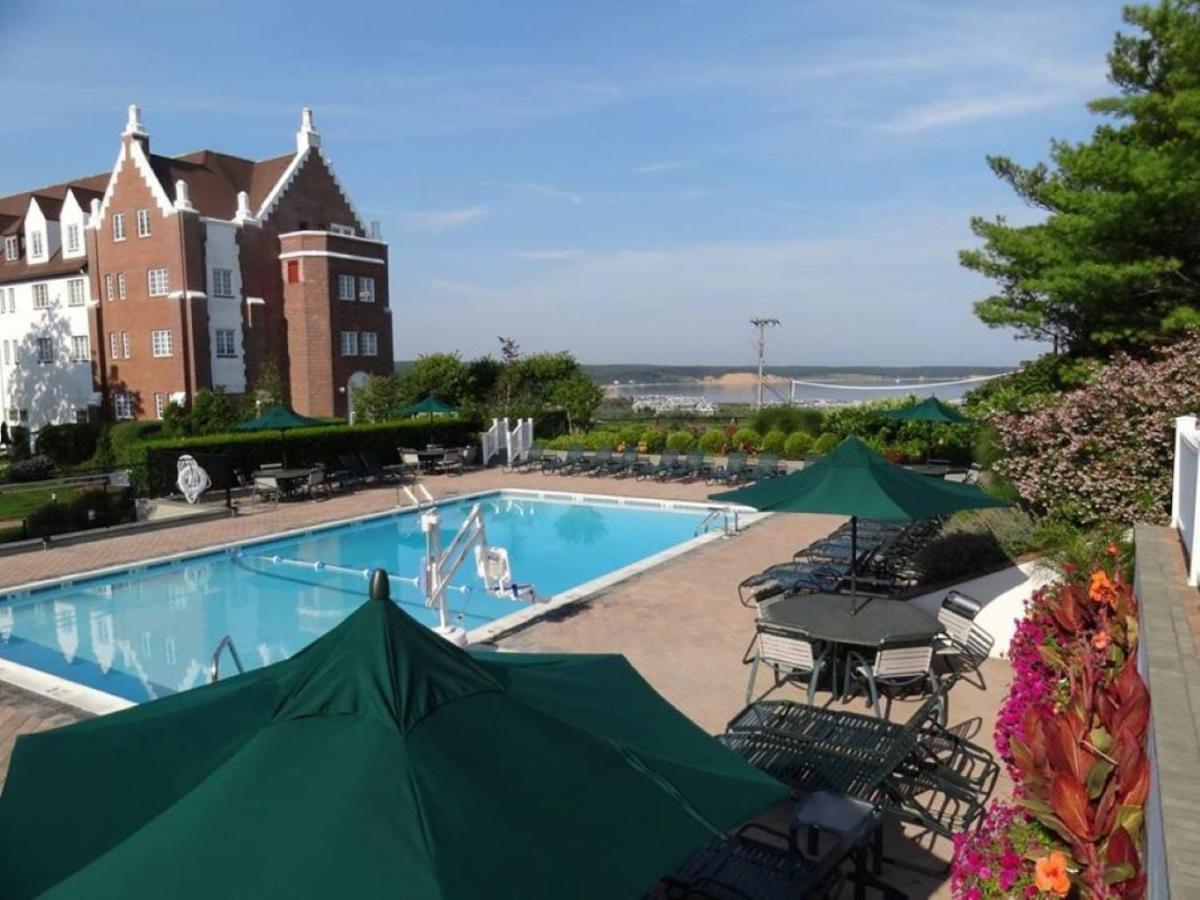 Montauk Manor Ξενοδοχείο Εξωτερικό φωτογραφία The pool at the Ocean House