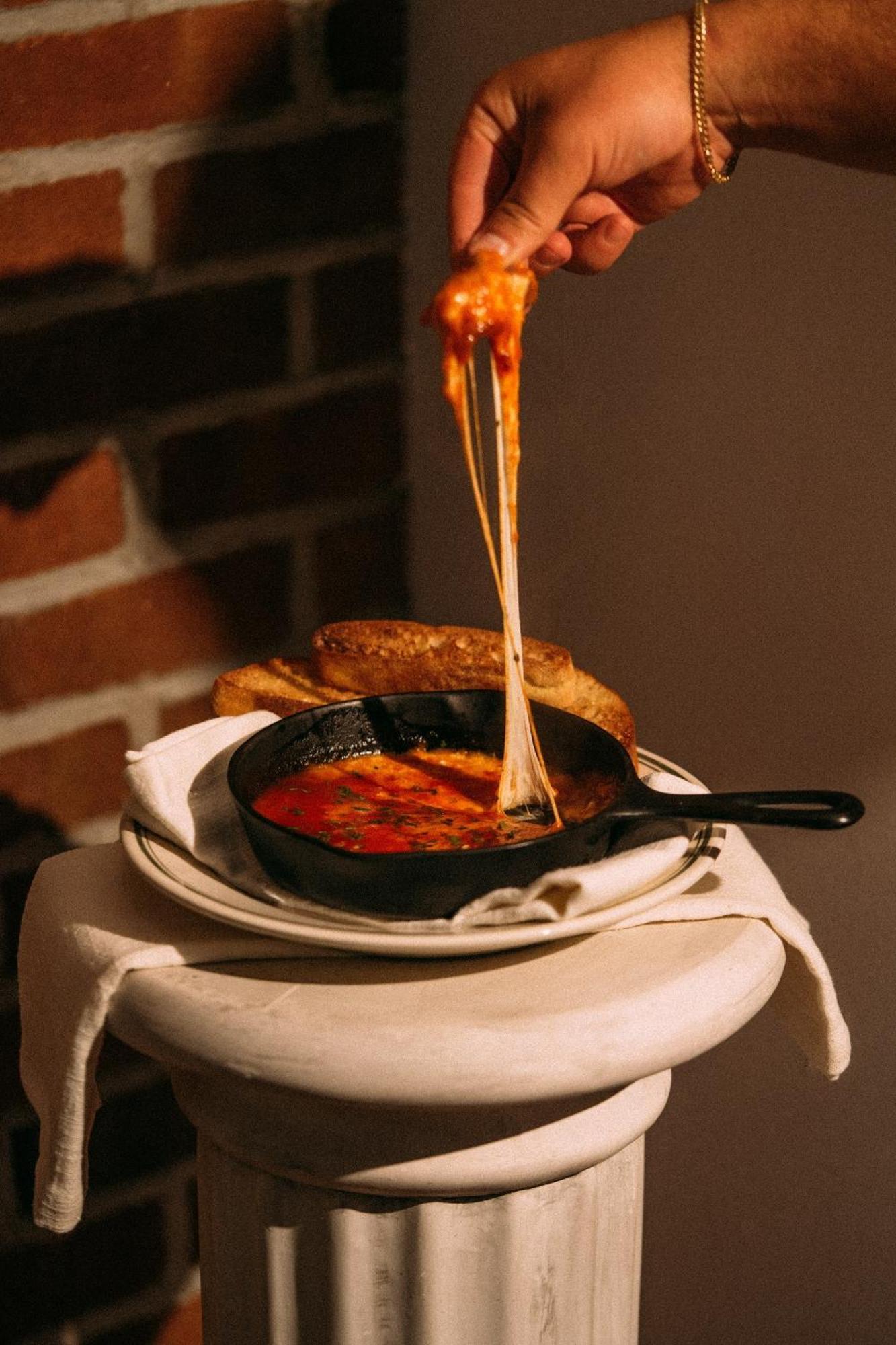 Montauk Manor Ξενοδοχείο Εξωτερικό φωτογραφία A cast iron skillet with a handle