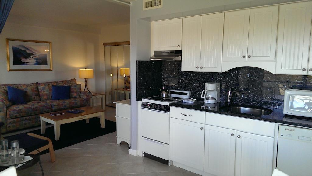 Montauk Manor Ξενοδοχείο Δωμάτιο φωτογραφία A typical kitchen in a hotel