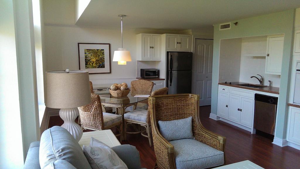 Montauk Manor Ξενοδοχείο Δωμάτιο φωτογραφία A typical interior of a condo at the Ocean Club