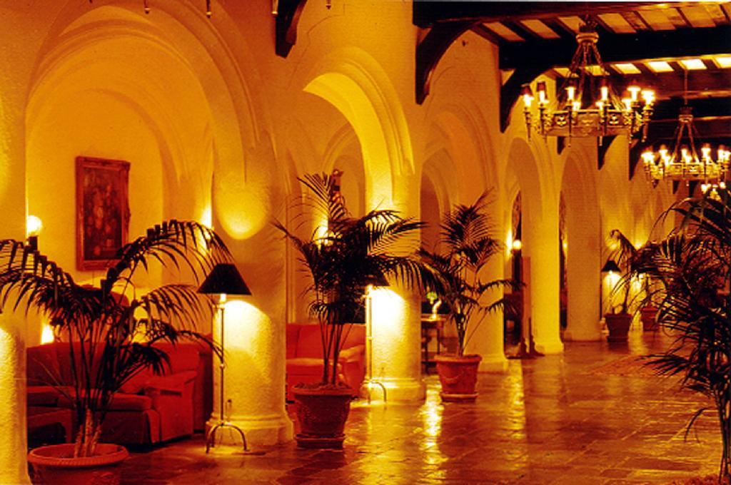 Montauk Manor Ξενοδοχείο Εξωτερικό φωτογραφία The lobby of the Hotel del Coronado