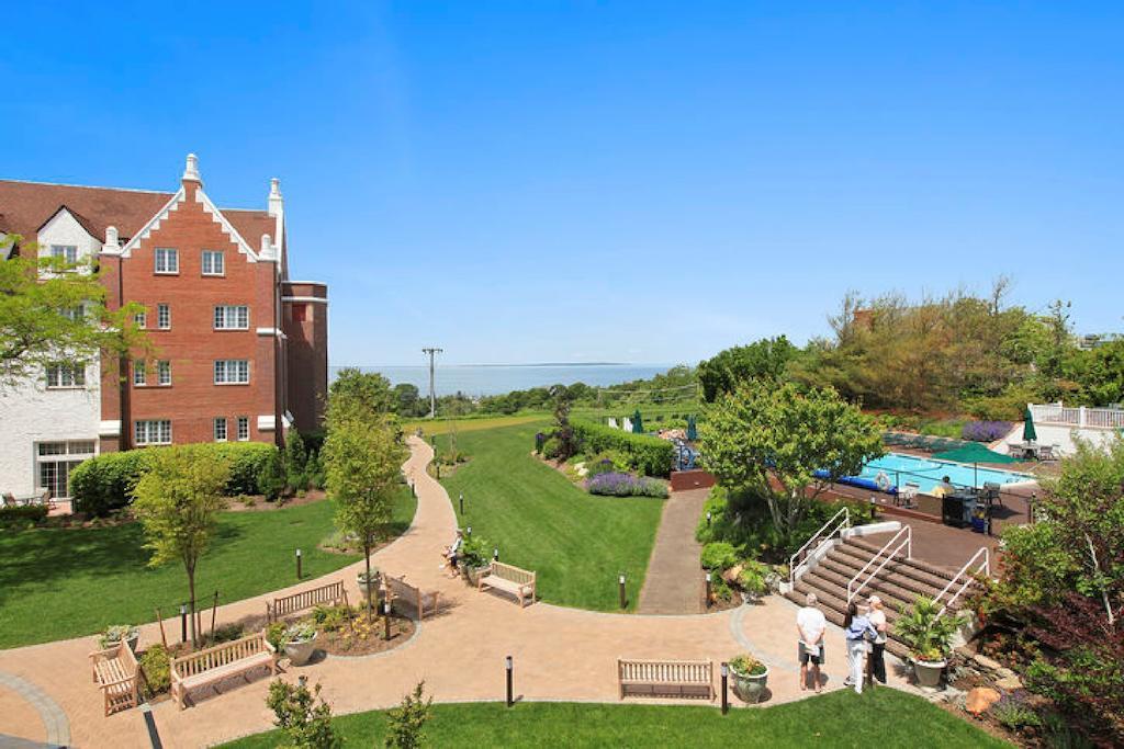 Montauk Manor Ξενοδοχείο Δωμάτιο φωτογραφία The Village Green