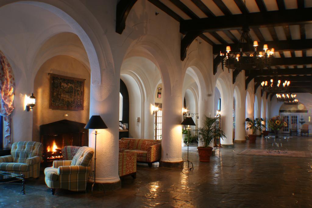 Montauk Manor Ξενοδοχείο Εξωτερικό φωτογραφία The lobby of the hotel