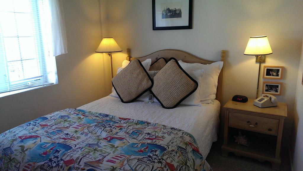 Montauk Manor Ξενοδοχείο Εξωτερικό φωτογραφία A bedroom at the Inn at the Opera